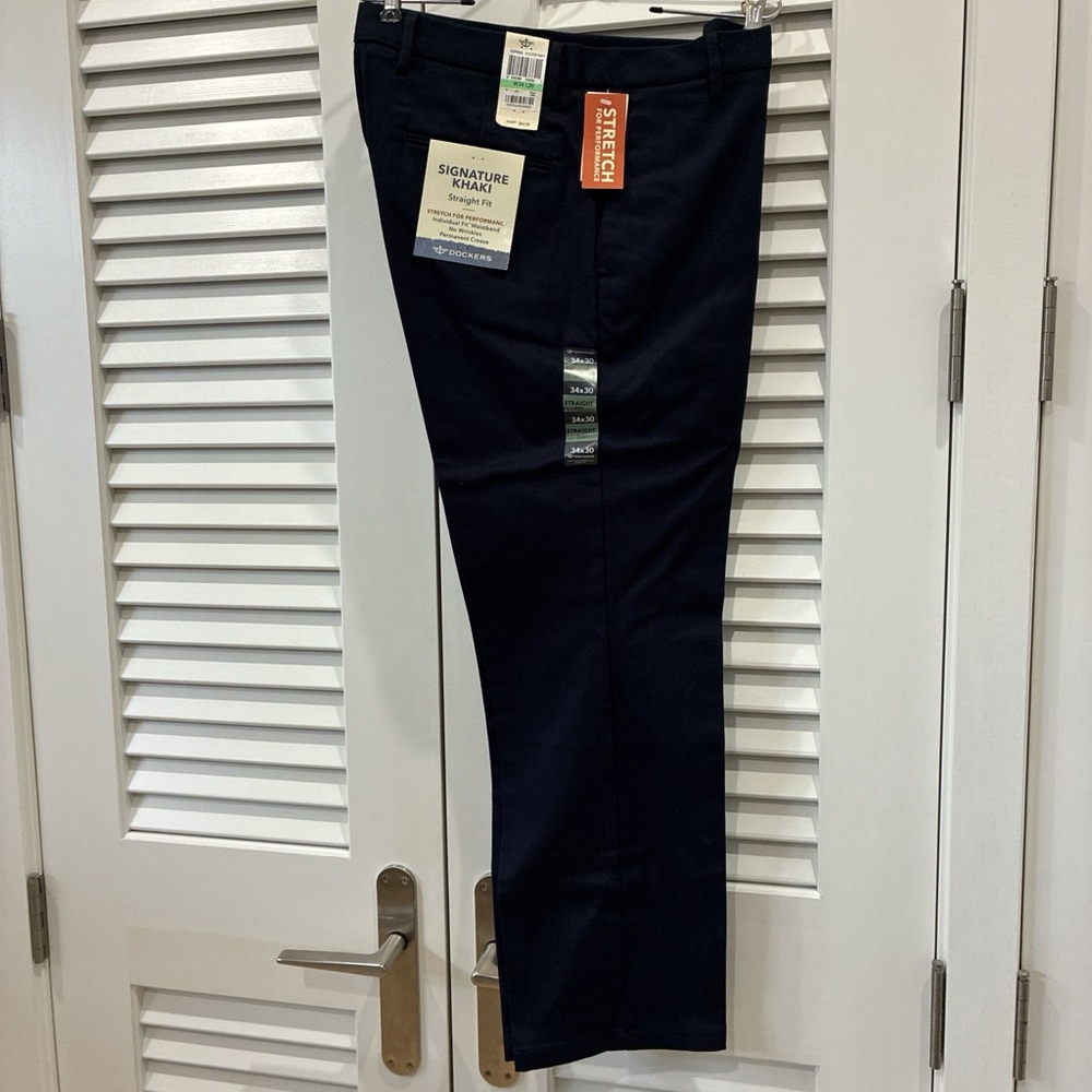 Dockers Men's Chinos in Navy Stretch